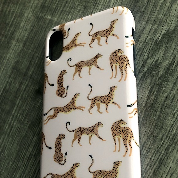 Casely Leopard Case 🐆 - Picture 3 of 5